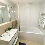Premium New With Panoramic Castle View Apartmán *
